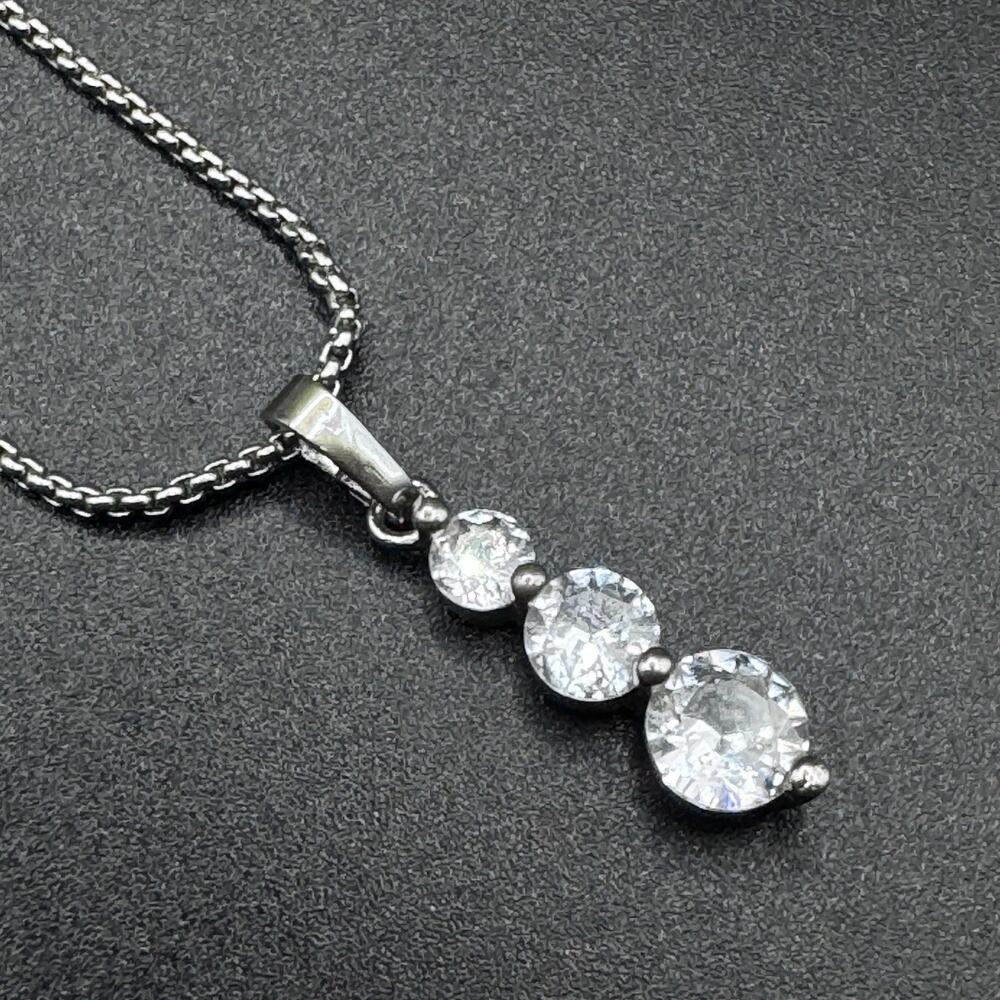 Cascading 3 Stone Pendant Necklace On Silver Tone Chain Women's Fashion Jewelry